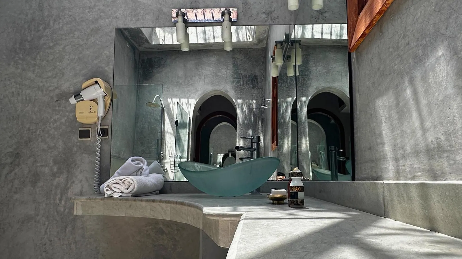 Nomadz Palace Touggana